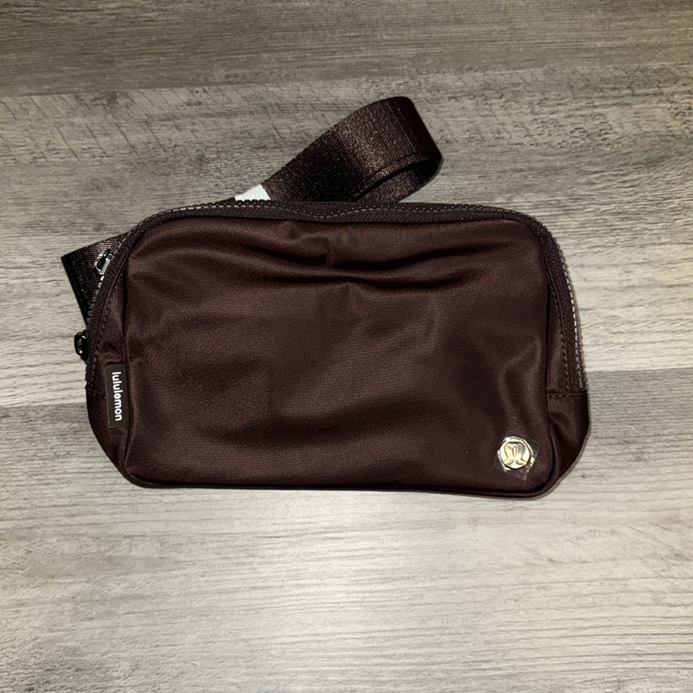 NWT’S LULULEMON EVERYWHERE BELT BAG LARGE 2L! - Picture 3 of 4
